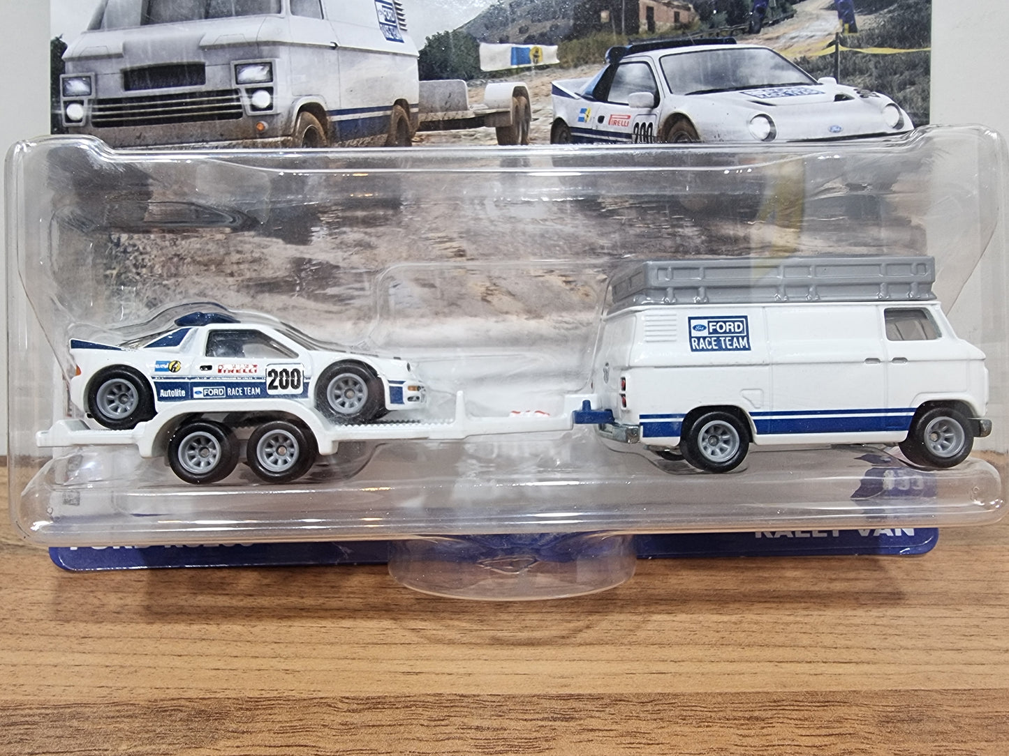 Hot Wheels Ford RS200 & Rally Van